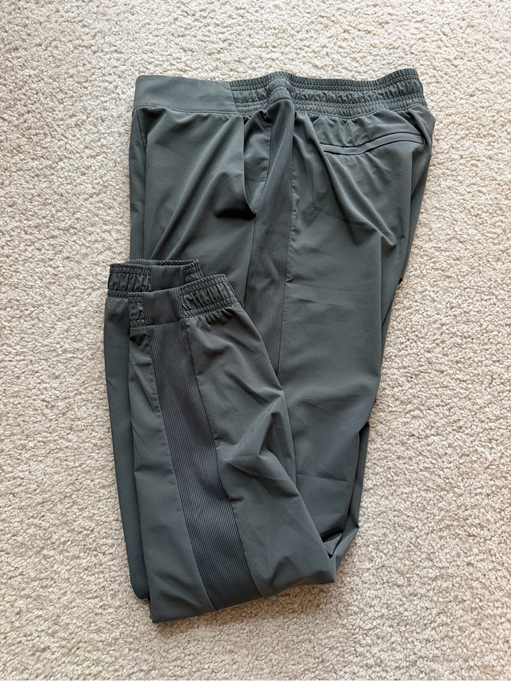 Athleta Brooklyn Jogger Pants Olive Gray Travel Athleisure Size 6 - Picture 4 of 6